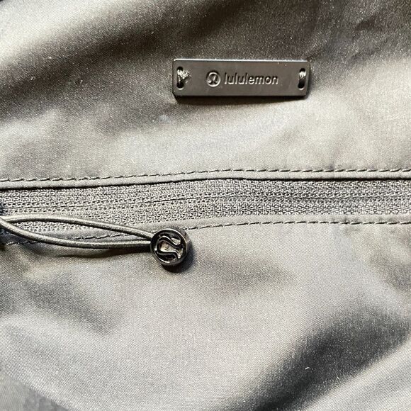 Lululemon Black Fold On 23L Tote W9AW4S Yoga Mat Strap Waterbottle Pocket - Picture 6 of 10